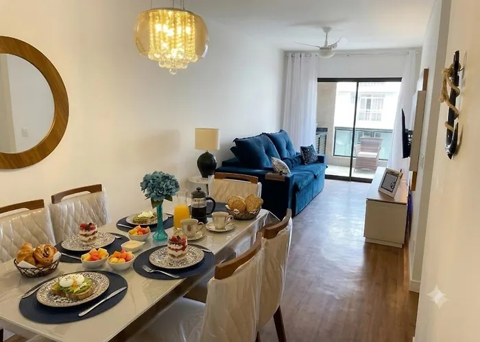 Apê Família Praia do Forte com 2 Quartos e Sacada